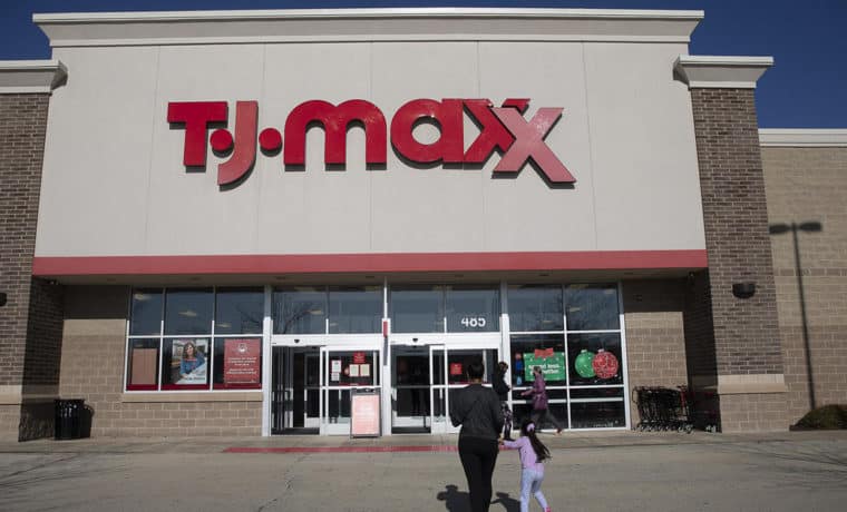 Retiran sillas vendidas en TJ Maxx: Usuarios reportaron lesiones graves tras su uso
