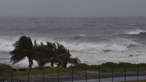 Residentes y turistas en los Cayos de Florida en alerta por la tormenta Elsa