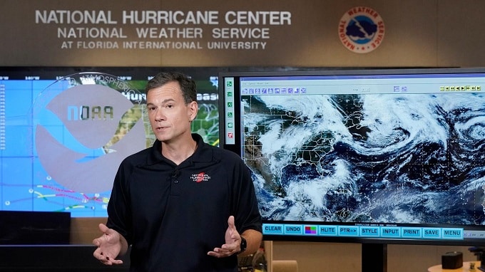 Autoridades de Florida se preparan para el impacto de la tormenta tropical Ian
