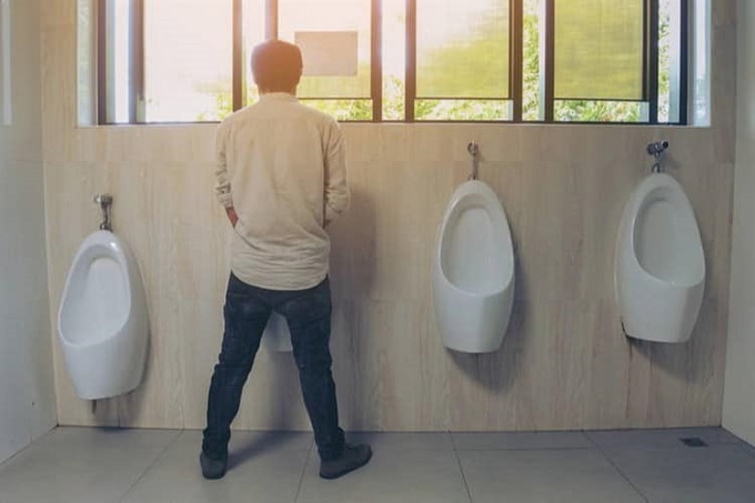 De esta manera el hombre puede tratar los trastornos urinarios