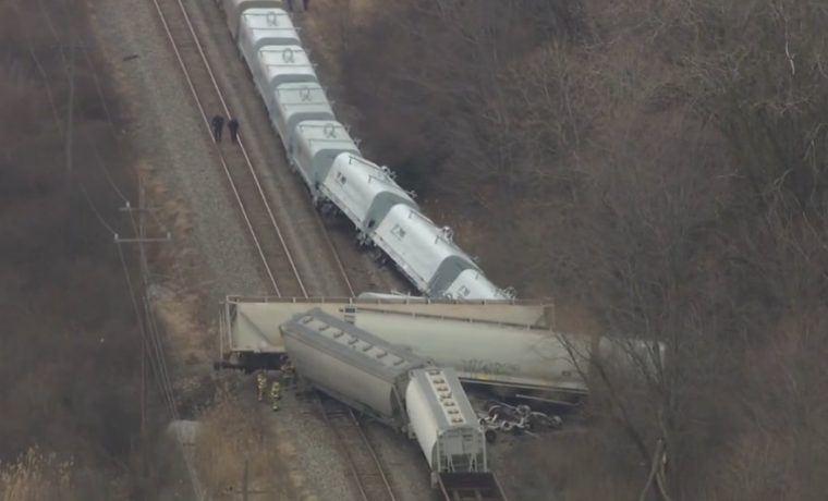 Tren con sustancias químicas se descarrila en Michigan: Segundo caso en una semana