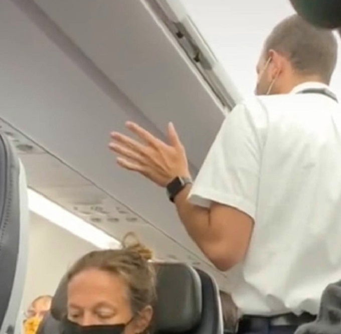 Por esta razón tripulante de cabina  de American Airlines se hizo viral