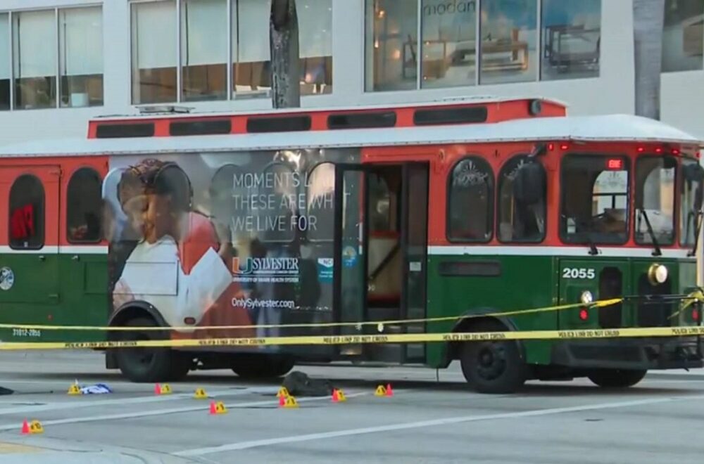 Hombre fue apuñalado hasta la muerte dentro de un tranvía en Edgewater