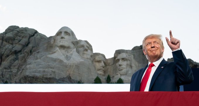 Trump cree que incluir su rostro al Monte Rushmore es ‘buena idea’