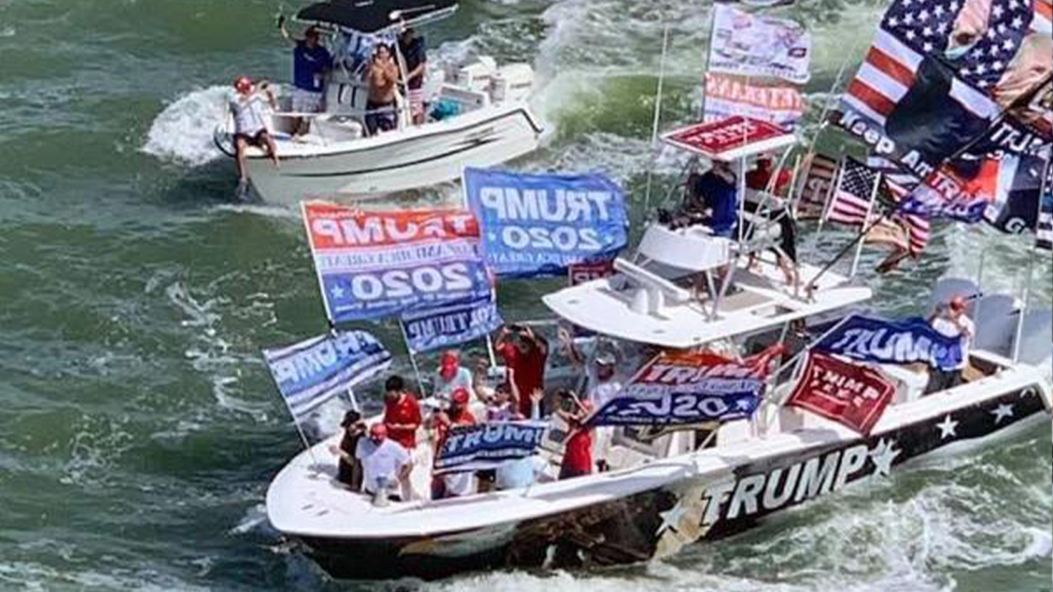Liderados por Eric Trump barcos desfilaron en Miami en respaldo al presidente