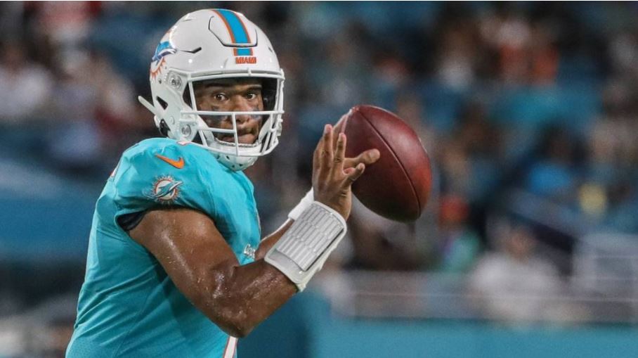 Tua Tagovailoa agradece el apoyo del coach de Dolphins