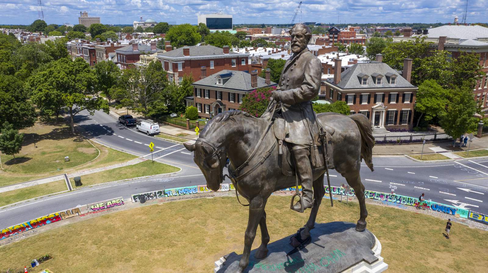 Estatua del General Lee de Richmond seguirá erguida; juez que lleva el caso aun no toma una decisión