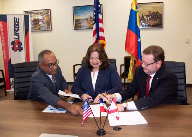 Urbe University en Florida firmó convenio educativo con gremio periodístico de República Dominicana