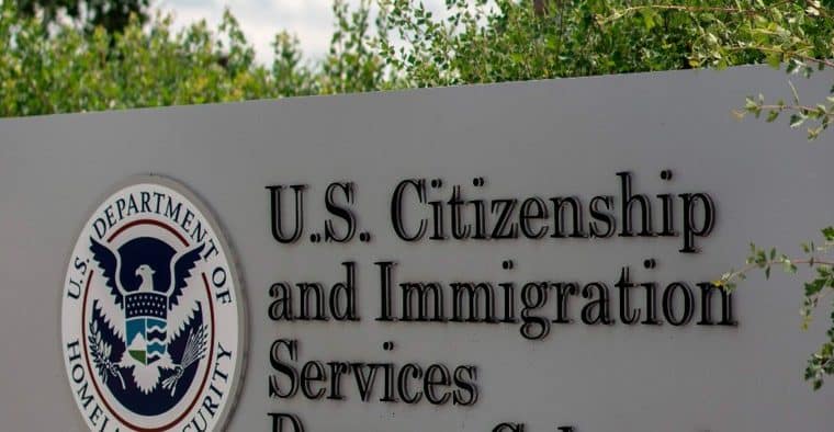 USCIS propone reajuste de tarifas en trámites de inmigración