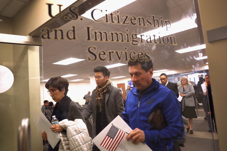 Nueva medida de USCIS beneficia a inmigrantes legales