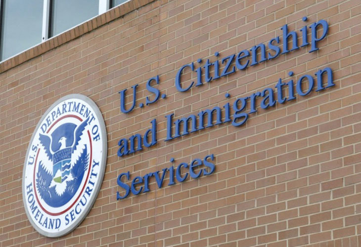Preocupaciones siguen latentes mientras la agencia de inmigración reabre en Estados Unidos