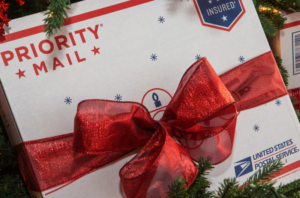 ¡Que no se atrasen tus regalos! USPS anuncia fechas límite para Navidad