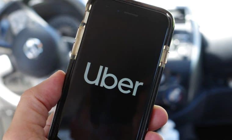 Conductor de Uber mostró genitales a una pasajera e intentó secuestrarla
