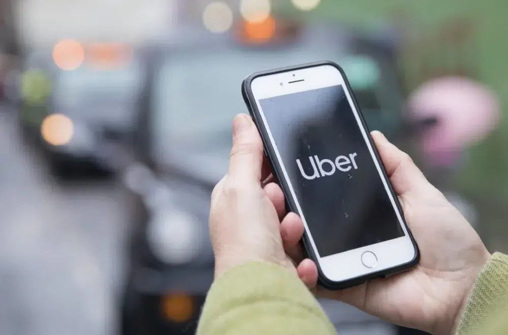 “Nos quitan el 60%”: Trabajadores de Uber en Miami protestan por pagos injustos