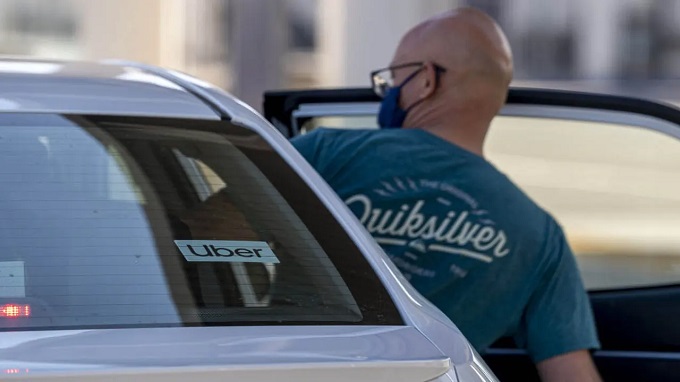 Uber levantó medida de uso de mascarillas en sus vehículos