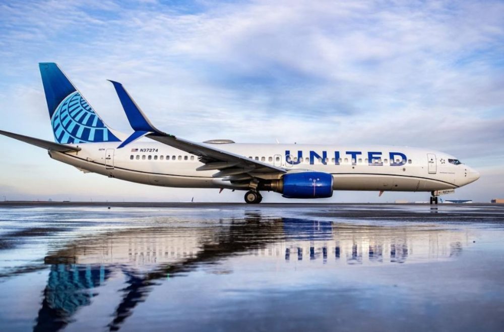 Pasajera agresiva mordió a auxiliar de vuelo de United Airlines tras salir de Miami