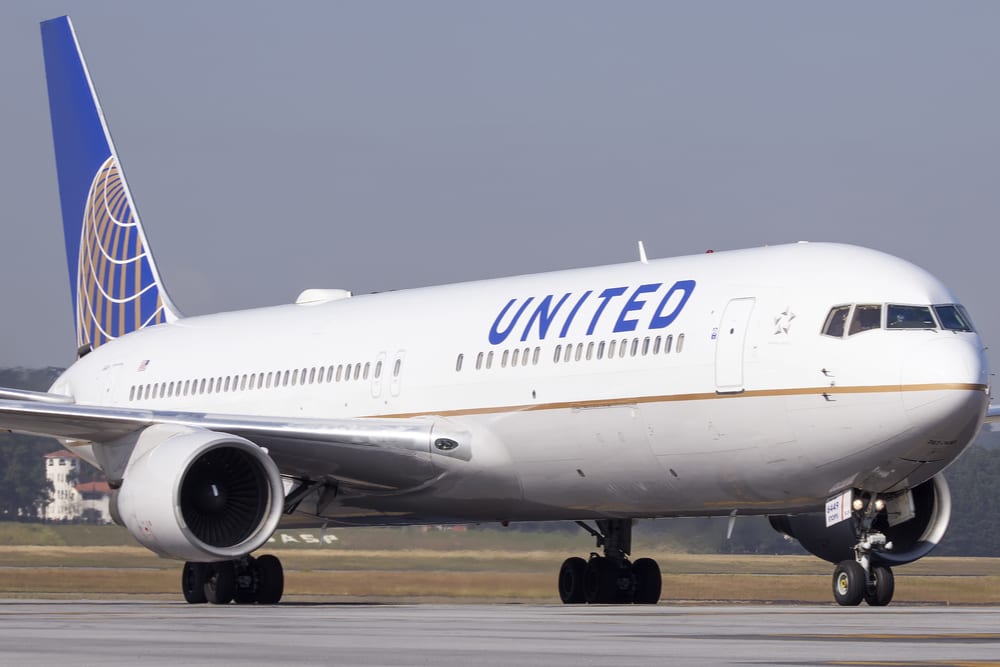 United Airlines podría despedir a casi 600 empleados por negarse a vacunarse