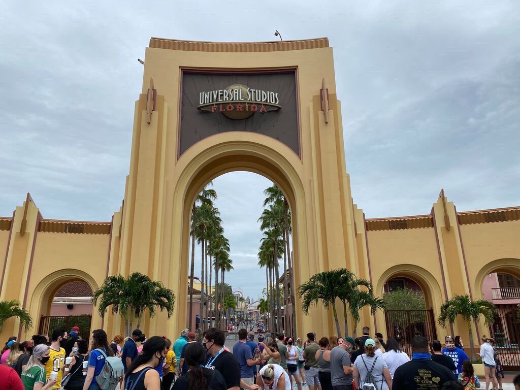 Universal Orlando Resort recibió miles de visitantes en su reapertura (Fotos)