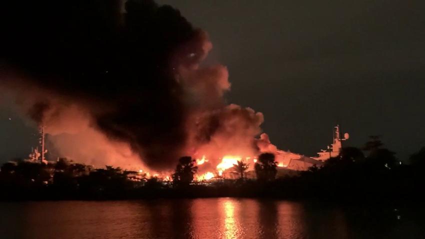 Dos yates de lujo se incendiaron en puerto deportivo de Fort Lauderdale