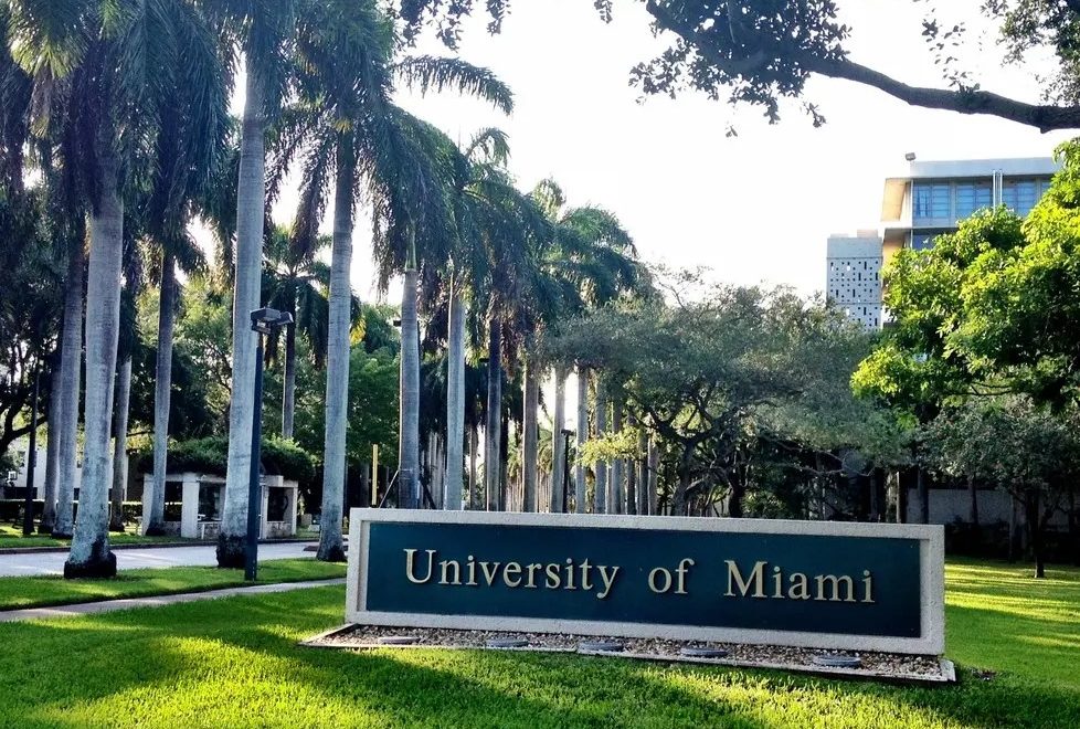 Sale a la luz video de repulsivo ritual de iniciación en la Universidad de Miami