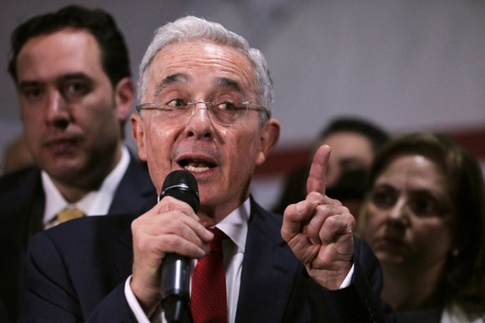 Fiscalía colombiana pidió poner  fin al juicio de Álvaro Uribe