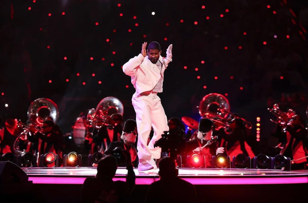 Usher brilló en el ‘halftime’ de un Super Bowl lleno de estrellas
