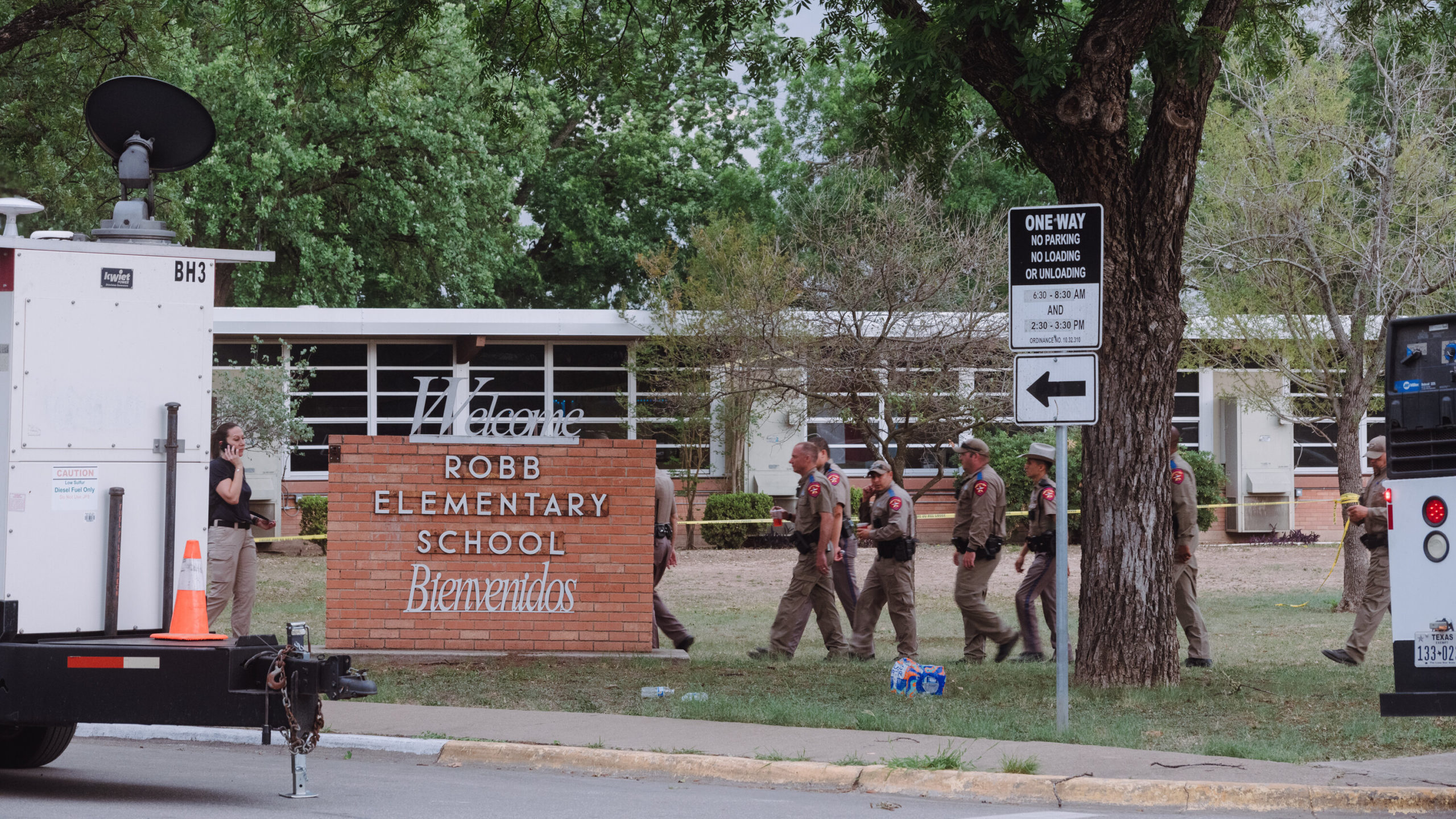 Escuelas de Florida aumentan la seguridad tras tiroteo masivo en Texas