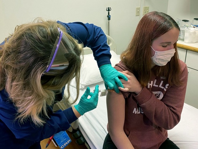 ¡Atentos! Escuelas de Miami empezaron a administrar la vacuna contra Covid-19