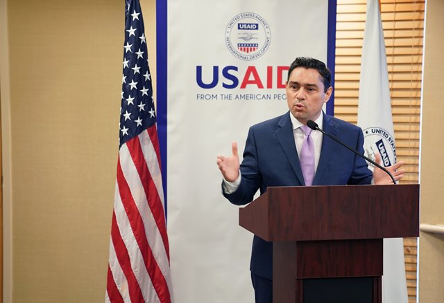Vecchio agradeció apoyo de $1.8 millones de USAID y el BID para los venezolanos en la región