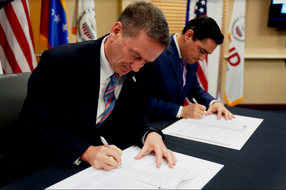 Gobiernos de Donald Trump y Juan Guaidó firman acuerdo histórico de cooperación para la libertad y la reconstrucción de Venezuela