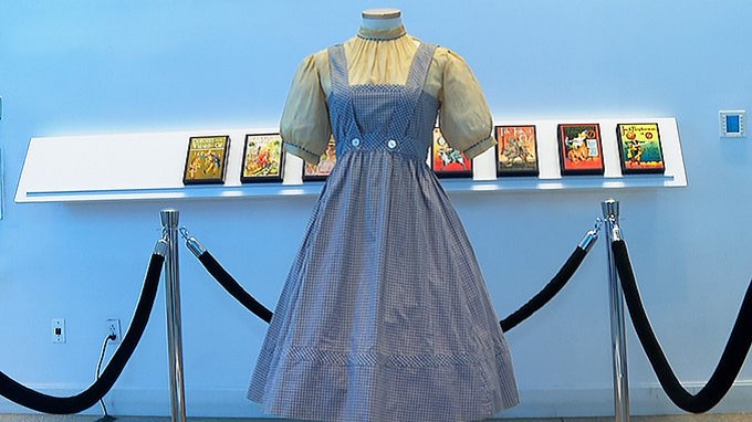 Vestido que se usó en la película “El mago de Oz” no será subastado