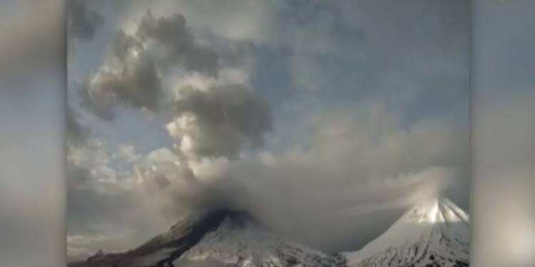 Erupción de dos volcanes en Alaska pone en alerta a científicos