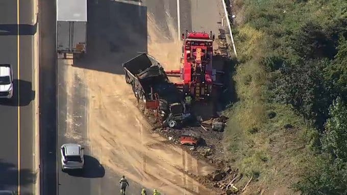 Cerraron el elevado Turnpike en Hollywood tras choque de camión
