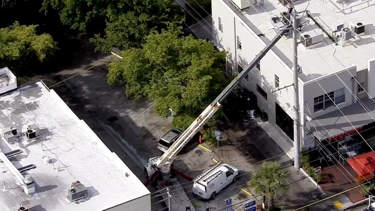Colisión de Grúa contra cableado eléctrico deja a un hombre en estado crítico en Fort Lauderdale