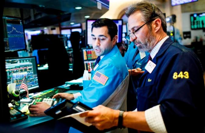 ¡Alarmante! Wall Street cae a su nivel más bajo en más de un año