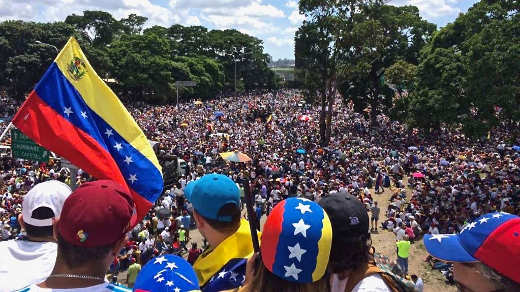 Simpatizantes de Guaidó y el Chavismo salen a marchar en Venezuela