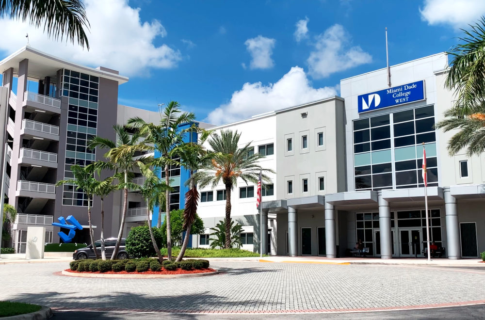 Miami-Dade College ofrece cursos de inglés gratuitos para inmigrantes