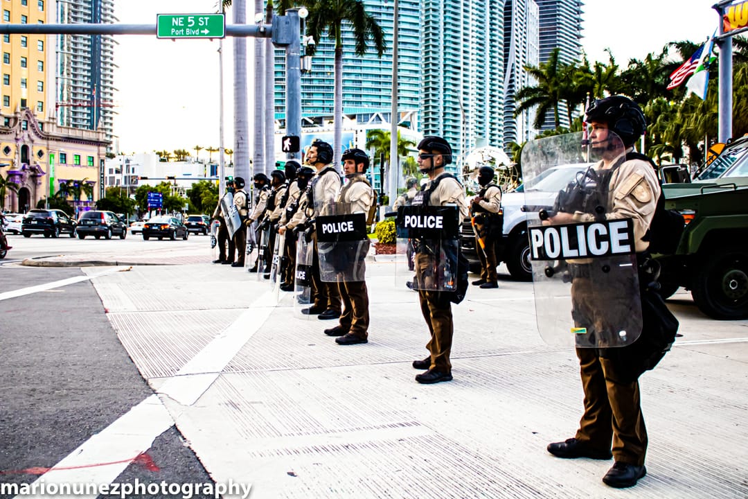 Estos son los héroes que protegen a Miami de la violencia (reportaje gráfico)