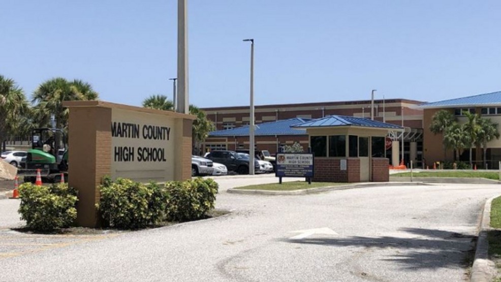 Detienen a dos adolescentes por amenazas contra la escuela del condado de Martin