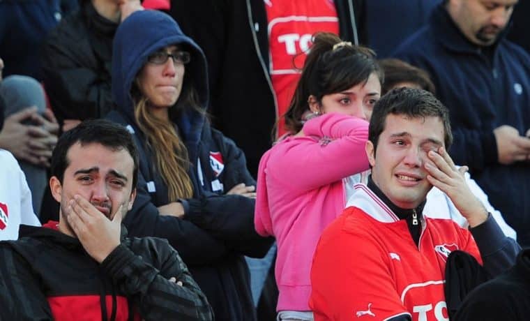 ¡Comprobado! Hombres lloran más por el fútbol que por amor