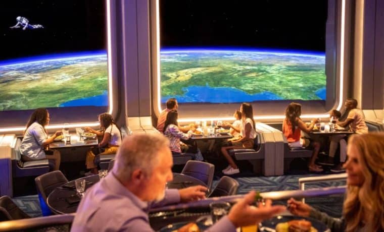Escapa de Florida un rato: Cena con tu familia… ¡en el espacio!