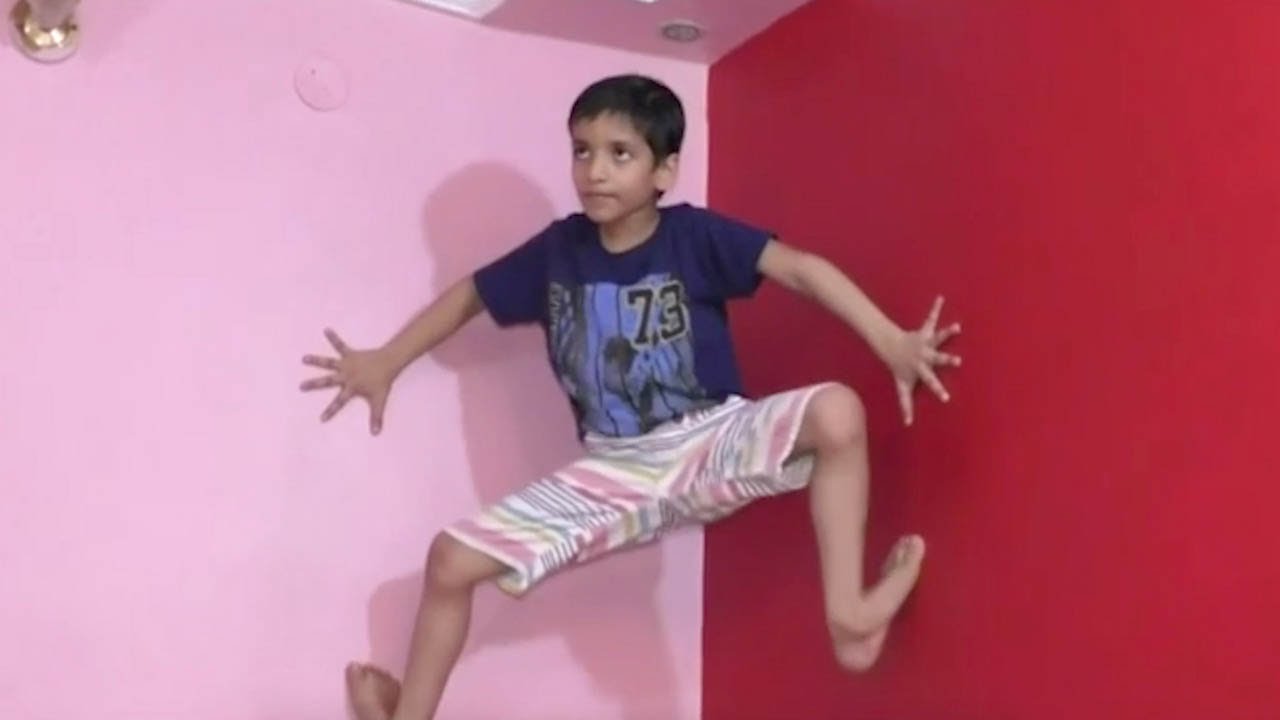 ¡Spider-Man existe! Es Spider-boy está en la India y sube grandes alturas  (Video)