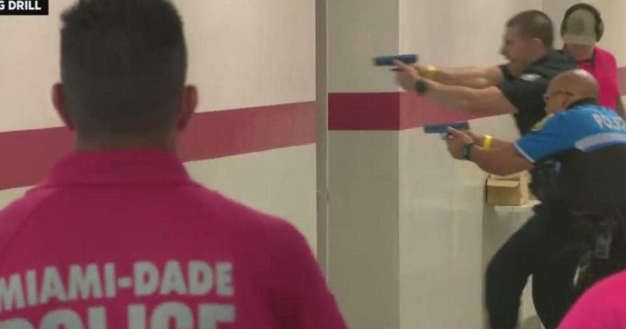Policía escolar de Miami-Dade participa en simulacro de “tirador activo”