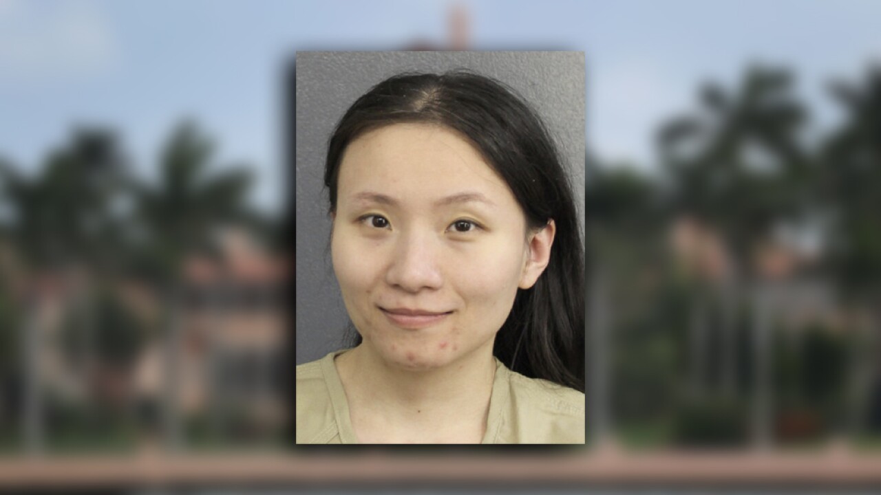Mujer china que entró al club de Trump en Florida en 2019 fue deportada