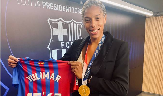 ¡Grande! Yulimar Rojas hizo el saque de honor en el Camp Nou