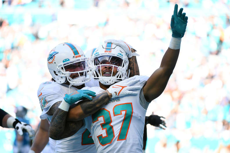 Dolphins supera a Panthers 33-10
