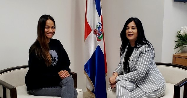 Actriz dominicana Zoe Saldana visita sede Consular de República Dominicana en California