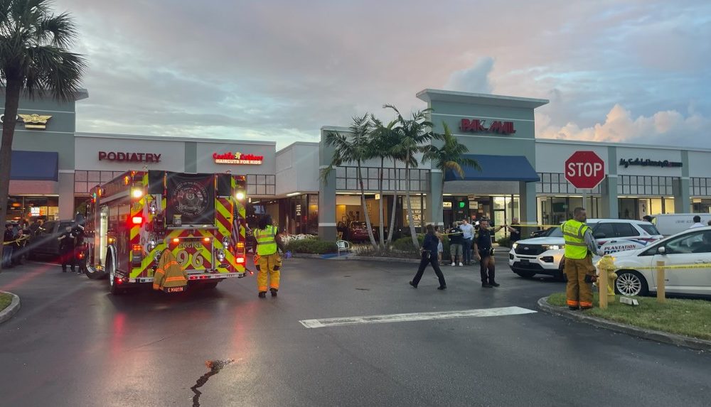 Auto se estrella contra local en Plantation: entre los heridos hay dos embarazadas
