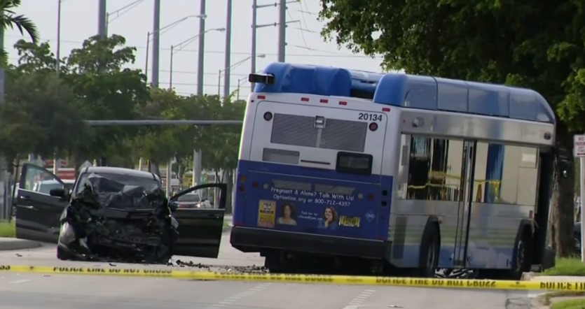 Un fallecido y varios heridos tras choque entre autobús y SUV en North Miami