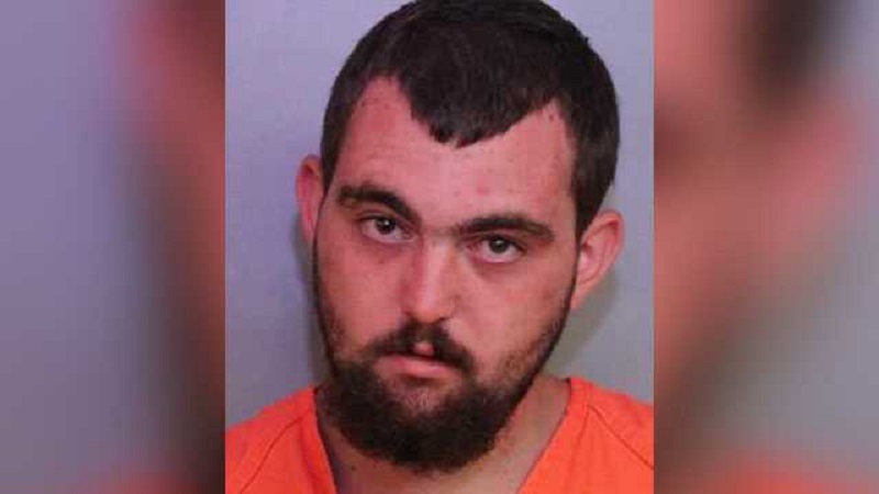 Horror en Florida: Se envolvió en plástico para apuñalar a dos hombres y un pitbull